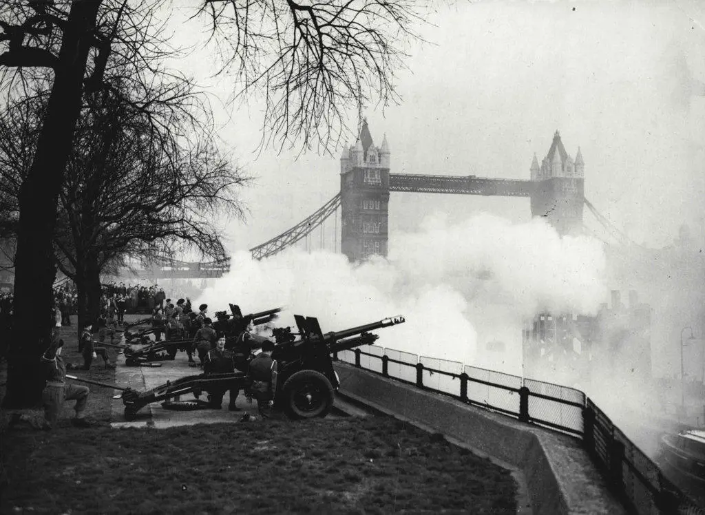 Tower Salute For Queen's Anniversary: Salute of 62 guns being fired at the tower of London by 'A' Battery, 1st regiment Royal Horse Artillery to-day (Friday) in honour of the first anniversary of the Queen's accession. February 6, 1953. (Photo by Reuterphoto).