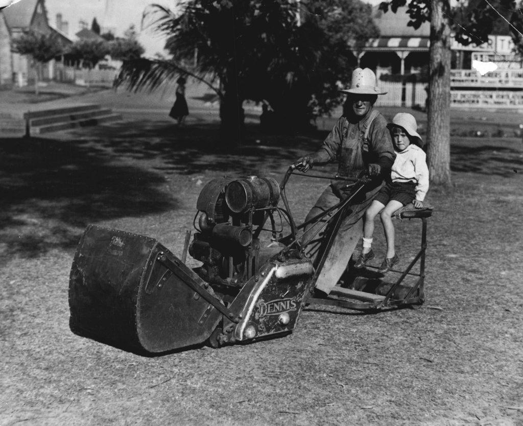 Father & Son (William Paynter) at work Prince Alfred Park (Parramatta). December 12, 1938.