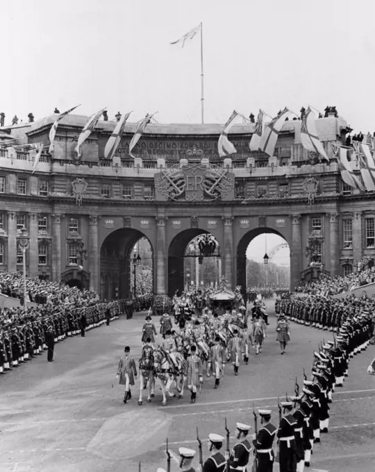 The Queen Passes Trafalgar Square. Photographed from the King Charles statue at Trafalgar Square, the coach carrying the Queen and the Duke of Edinburgh is seen approaching after passing beneath Admiralty Arch. June 2, 1953. (Photo by Fox).