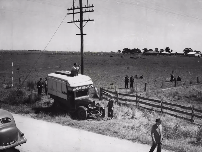 General view of dramatic broadcasting incident at Pakenham races The Van is operating from the roadway after the commentators had been ejected from the ***** in the background. February 21, 1941.