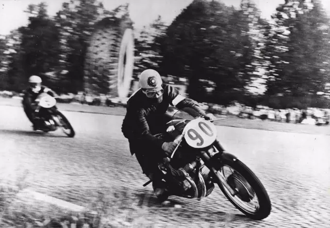 Duke Leads The World -- In the lead... Geoff Duke on a 500 C.C. Gilera, leads the field during the Italian Grand Prix.Geoff Duke, who won the Italian grand Prix at Monza on Sunday, new leads in the 500 class world championships. September 10, 1953. (Photo by Paul Popper, Paul Popper Ltd.).