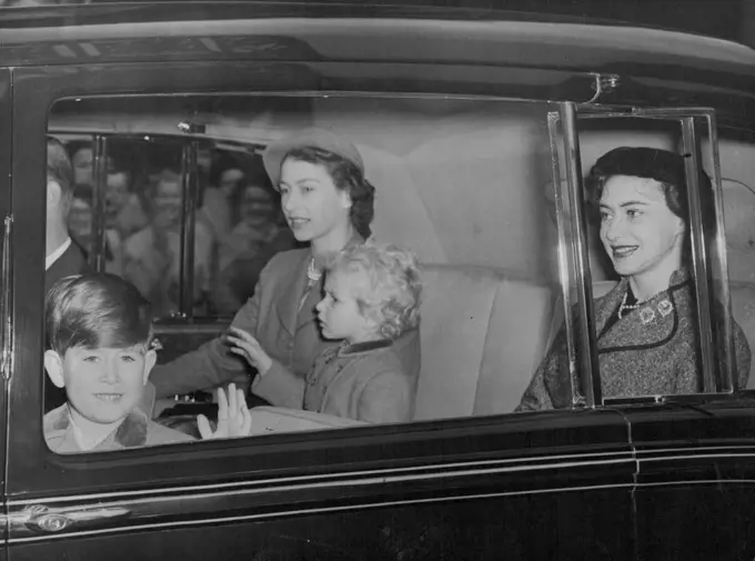 Princess Margaret pictured arriving at Euston Station when she returned from Balmoral. October 21, 1953. (Photo by Reuterphoto).
