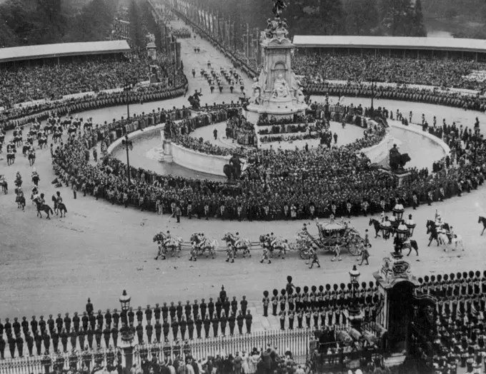 The State ***** Palace for the Coronation Ceremony at the Abbey. June 3, 1937. (Photo by Sport & General Press Association Limited).