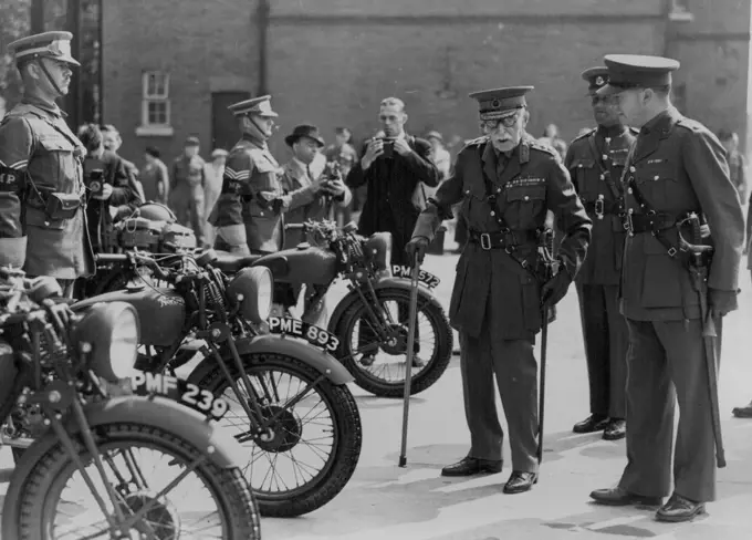 H.R.H. The Duke of Connaught, sole surviving son of Queen Victoria, who is now in his 89th year, visits the war establishment of Military Police, at Aldershot. The Duke of Connaught inspecting Motor-cycle Police. August 17, 1939. (Photo by Sports & General Press Agency Limited).