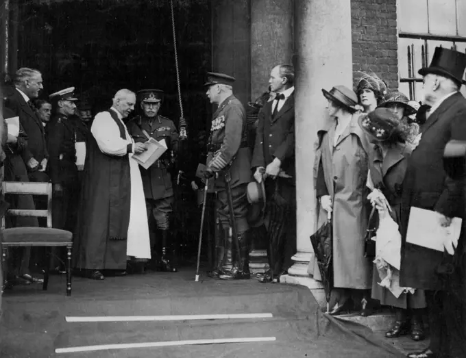 Tribute To H.A.C. -- The Suke of Connaught unveiling the Honourable Artillery Company's war memorial yesterday at their headquarters at Finsbury. On right (in uniform) is Lord Denbigh, and on the left is the Bishop of Kensington. July 06, 1922.