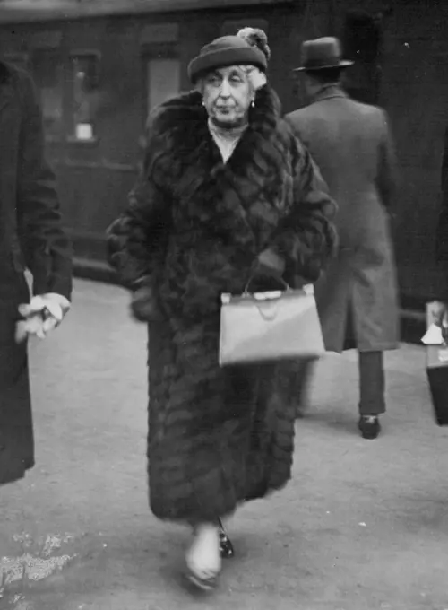 Princess Helena Victoria Returns From Christmas Cruise -- Princess Helena Victoria on arrival at Waterloo. Princess Helena Victoria who has been on a Christmas and New Year's Cruise to the Atlantic Islands and West Africa returned to England today (Mon) in the Blue Star Liner "Arandora Star". November 01, 1937. (Photo by London News Agency Photos Ltd.).