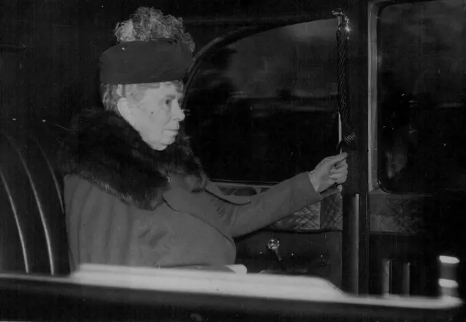 Queen Mary Visits The King At Buckingham Palace -- Queen Mary arriving at the Palace for her visit to the King. 30th March. May 17, 1949. (Photo by Daily Mail Contract Picture).