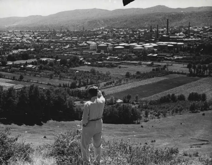 Rumanian Oil Fields.
Looking across the oil refining town of Campina in the background are the foothills of the Carpathians and oil storage tanks. June 18, 1940. (Photo by Kosmos Press Bureau (Australasia) Pty. Ltd.).
