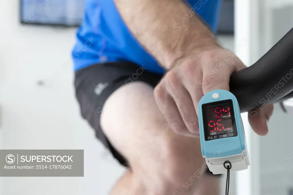oxygen sensor at the fingertip during a stress test on a bicycle