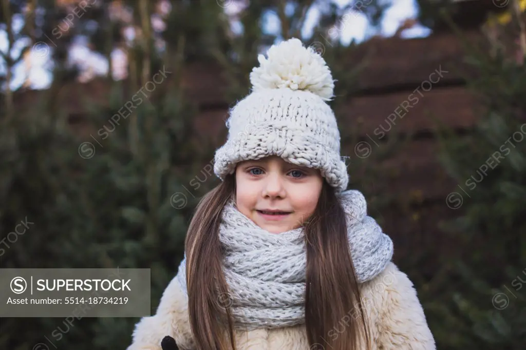 5 years girl at the outdoors market of Christmase trees
