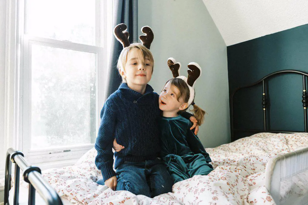 Two children talking about Christmas in their room