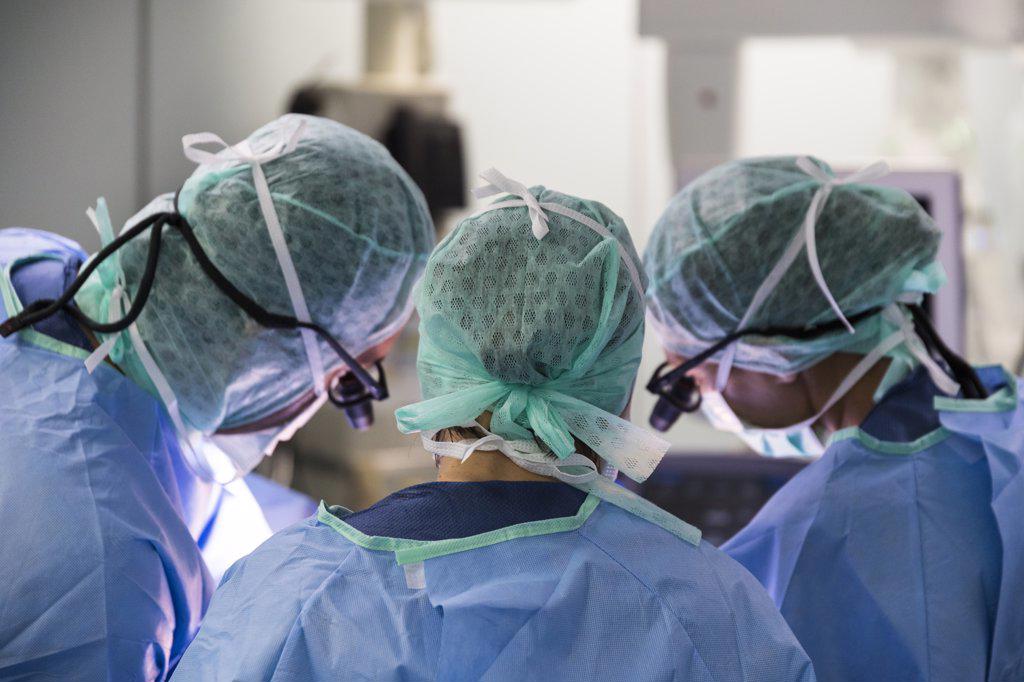 three surgeons, look at the operating field