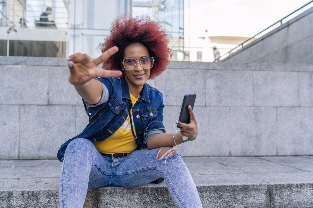 selfie of woman with afro hair with her headphones