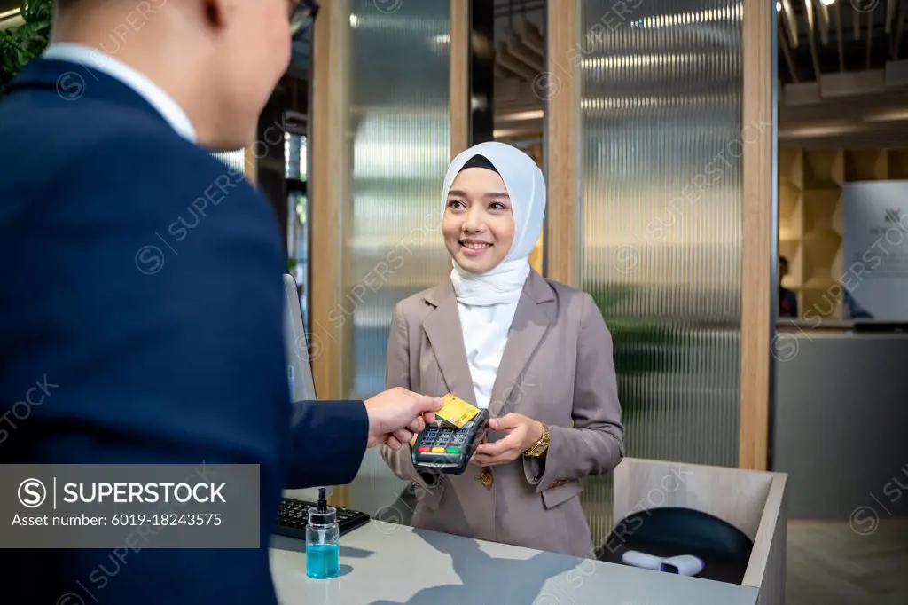 Business people pay by credit card,Businessman using credit card