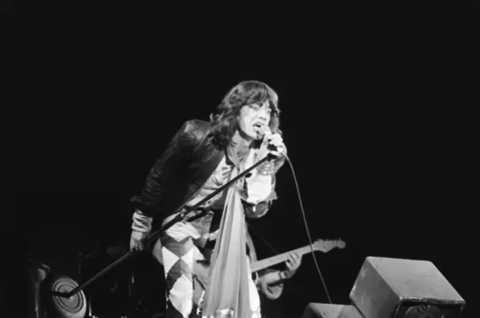 Anefo photo collection. Rolling Stones Concert in Zuiderpark in The Hague, Mick Jagger in Aktie. May 29, 1976. The Hague, South Holland