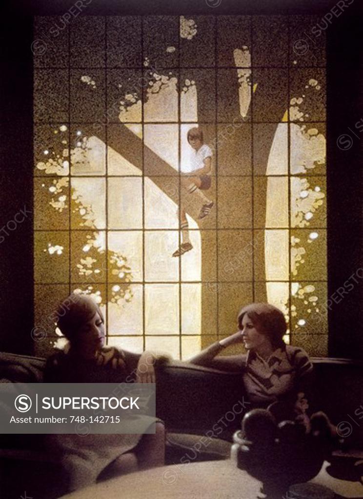 Stock Photo: 748-142715 Mid-adult women sitting indoors, with toddler sitting on tree branch