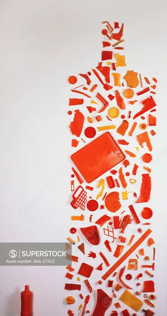 Orange Bottle; Flasche Orange. Tony Cragg (b.1949). Found plastic fragments. Executed in 1982. 33 x 9cm and 260 x 81.2cm.