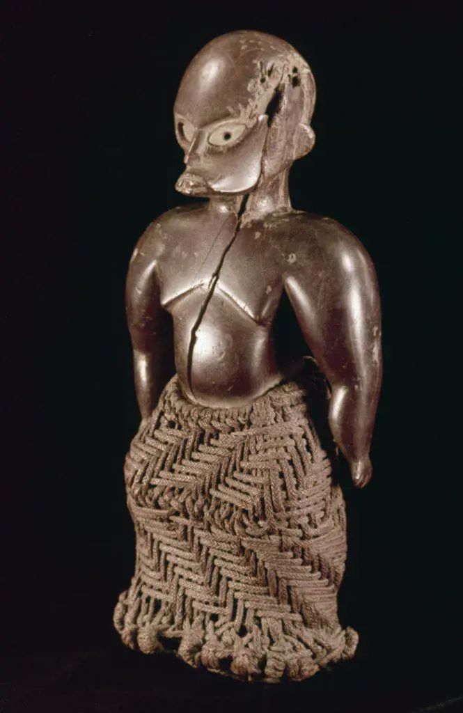 Ancestor statue bound in sennit, Hawaiian art