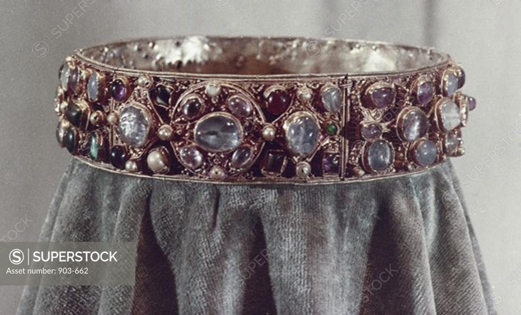 Stock Photo: 903-662 Royal Crown Medieval Period Antiques-Jewelry 